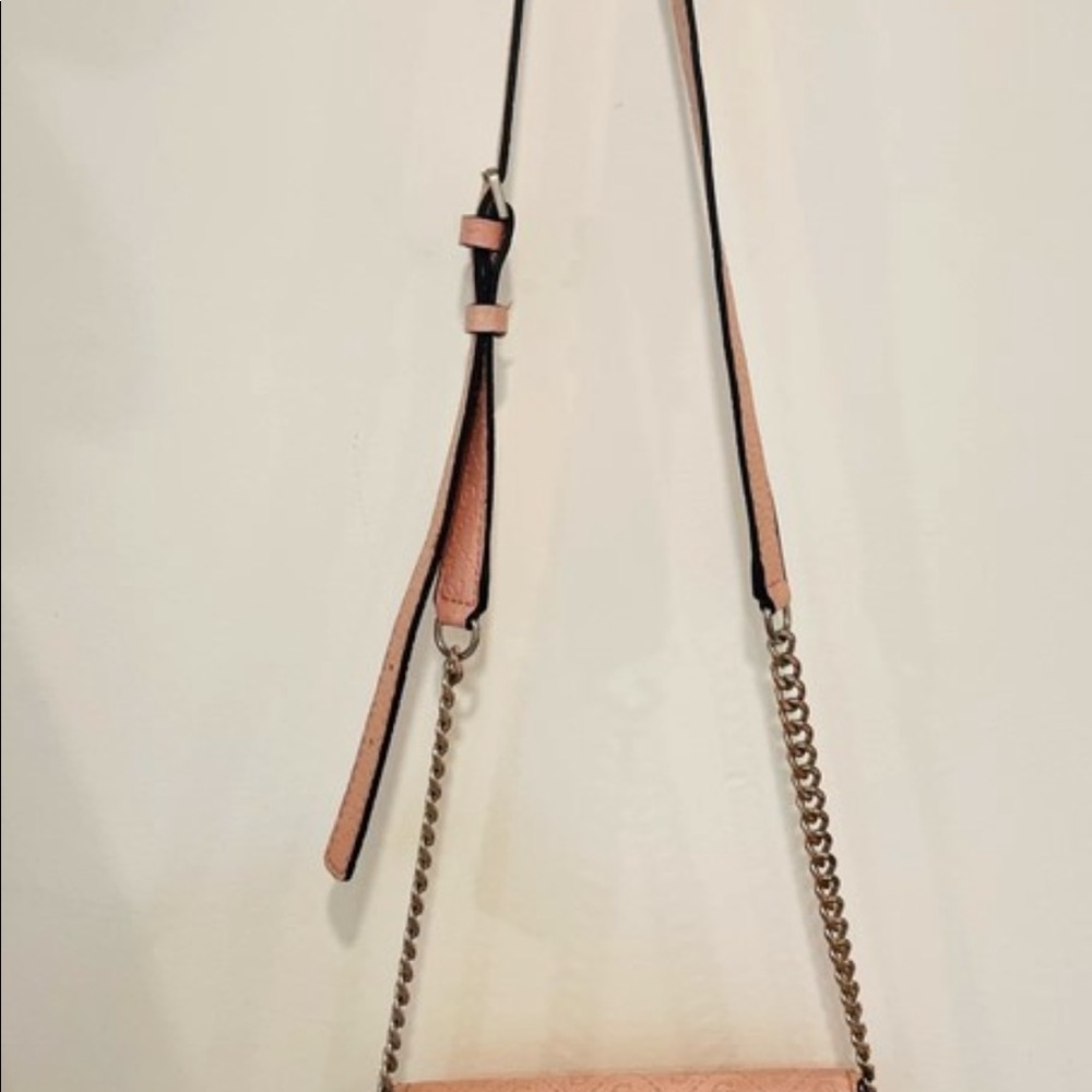 Guess - Picture 2 of 3